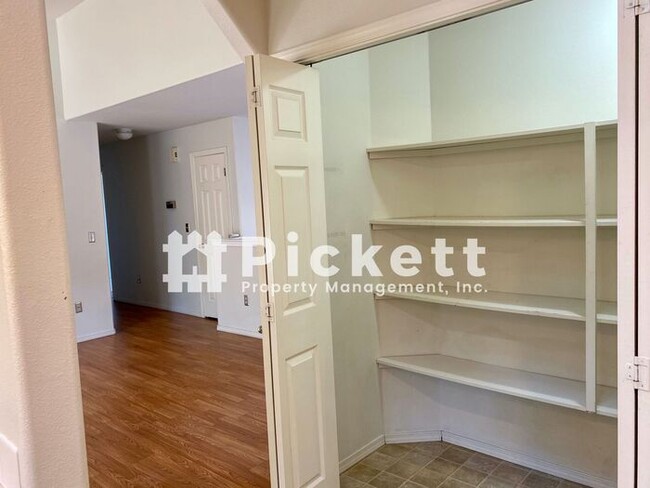 Building Photo - 2844 Fircrest Dr SE