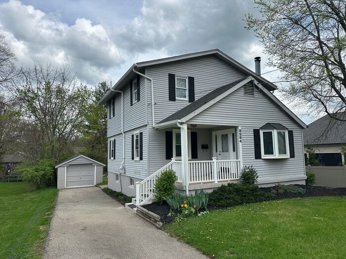 Primary Photo - Fantastic home near downtown Blue Ash!