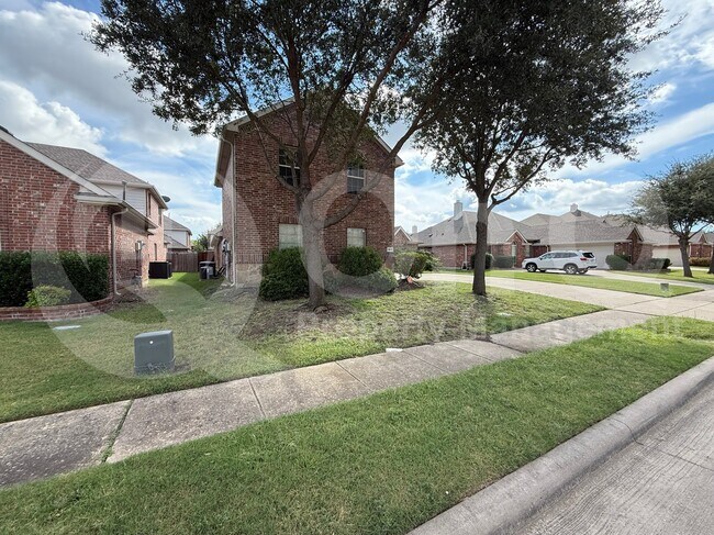 Photo - 1618 Nestledown Dr House