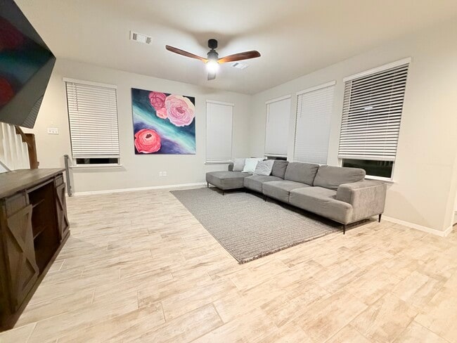 Building Photo - 1204 Flint Knapper Dr