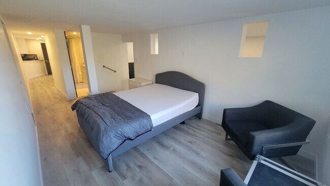 Foto del edificio - 2012 Woodland Dr