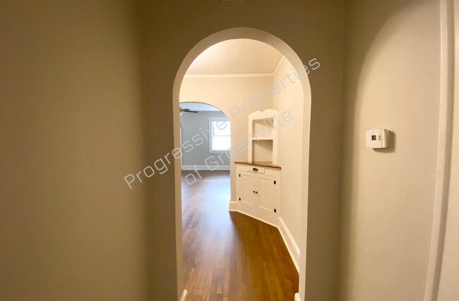 Foto del edificio - 210 W Faris Rd