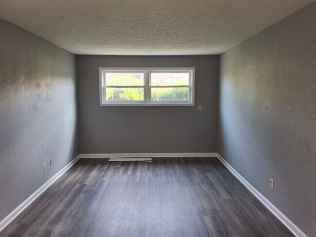 Foto del edificio - Comfy 2 Bedroom, 1 Bath Apartment located ...