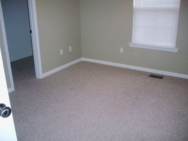 Upstairs Bedroom with walk-in closet - 1534 Montagne St