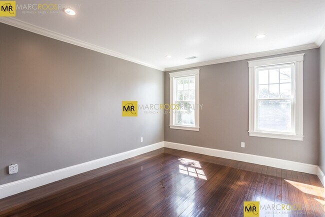 Foto del edificio - 390 Langley Rd