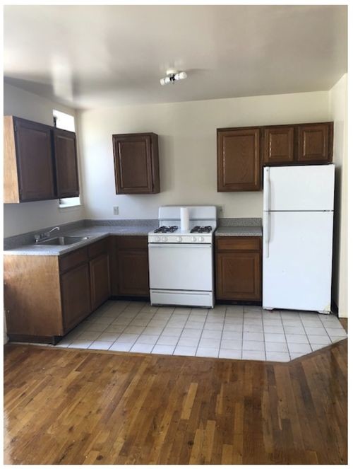 Primary Photo - 279 E 92nd St