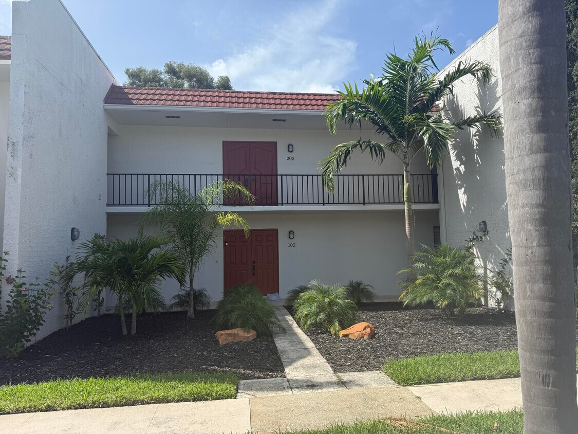 Foto principal - 1723 Embassy Dr