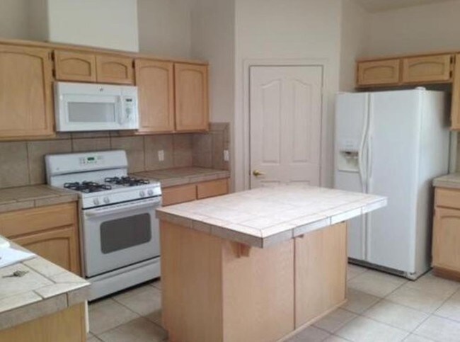 Foto del edificio - 10733 E 34th St