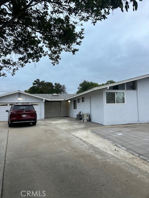 Building Photo - 1083 Gilwood Ave