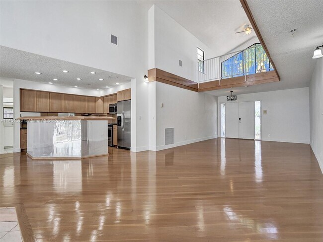 Foto del edificio - 2858 NE 33rd St