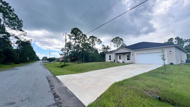 Foto del edificio - WONDERFUL 4 BD/2BA Home in Beautiful Palm ...