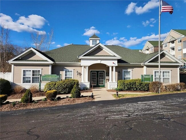 Building Photo - 98 Mill St