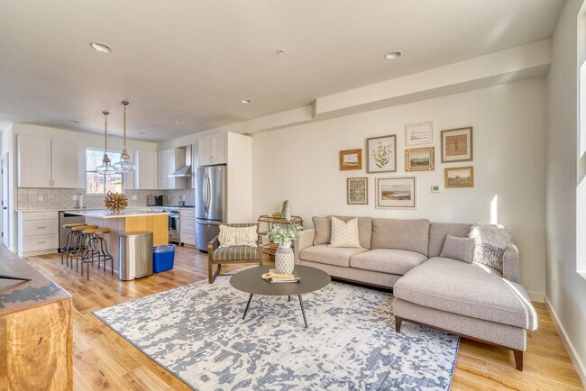 Foto del edificio - 516 NE 56th Ave