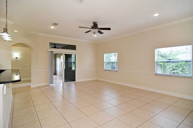 Building Photo - 1025 SW Romaine Ln