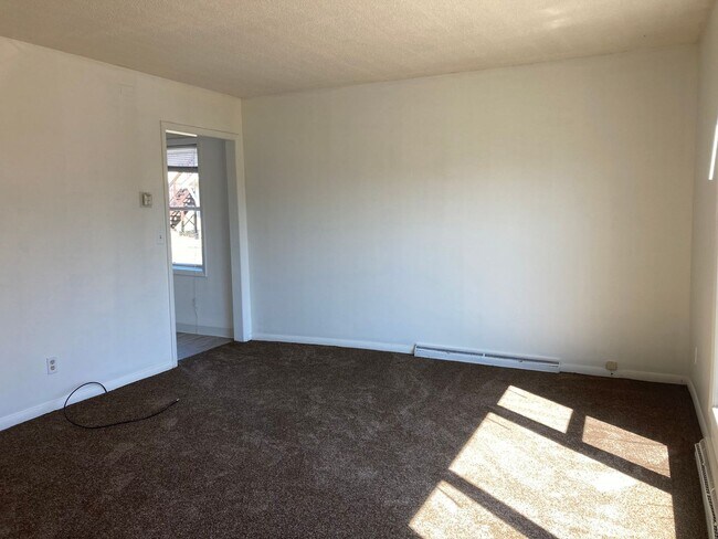 Building Photo - 17 N 62nd Ave W