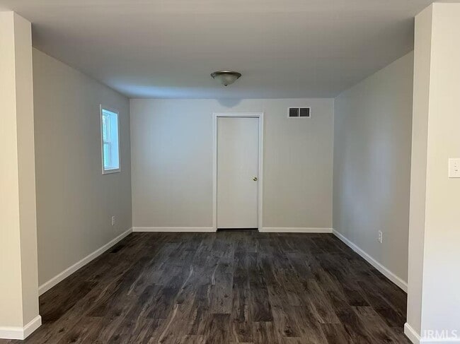 Foto del edificio - 818 E Main St