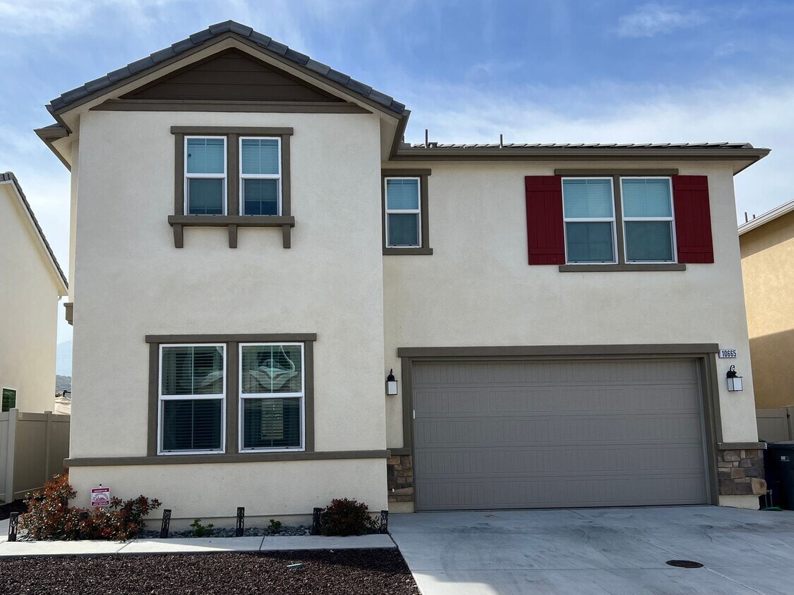 Foto principal - Spring Valley 4 bed 3 bath