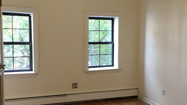 Foto del edificio - 663 Evergreen Ave