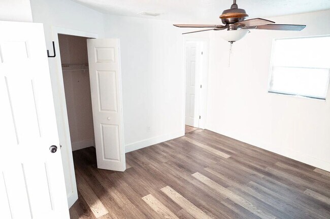Building Photo - 6671 Fiesta Way