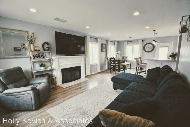 Building Photo - 3 br, 1.5 bath House - 5335 E. Carita St.