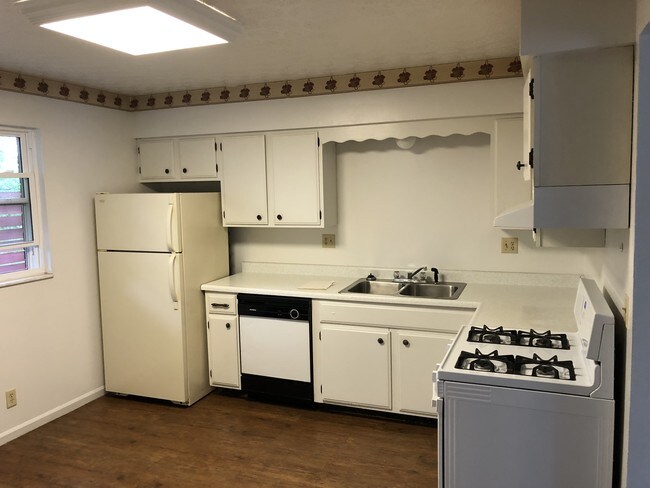 kitchen - 608 W Virginia Ave