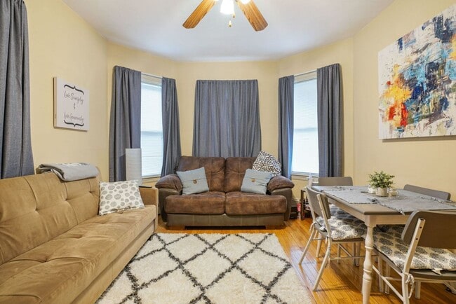 Building Photo - 9/1/26 No Fee! Spacious Mission Hill/Brigham Circle 3BR w/d in unit!