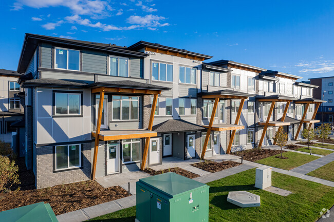 Building Photo - Essential Livingston Townhomes