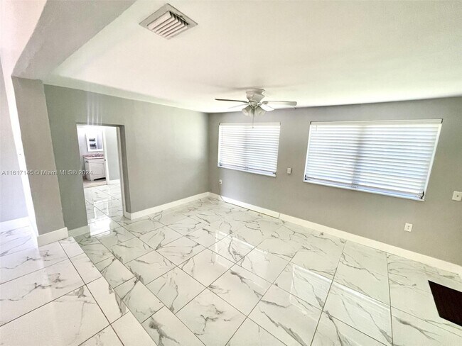 Foto del edificio - 3340 SW 7th St