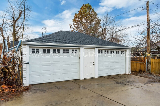 Building Photo - 1116 E 400 S