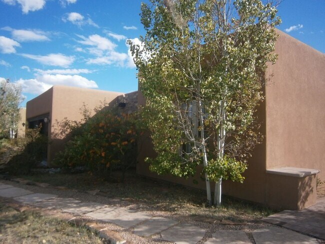 Building Photo - 26 Paseo las Terrazas