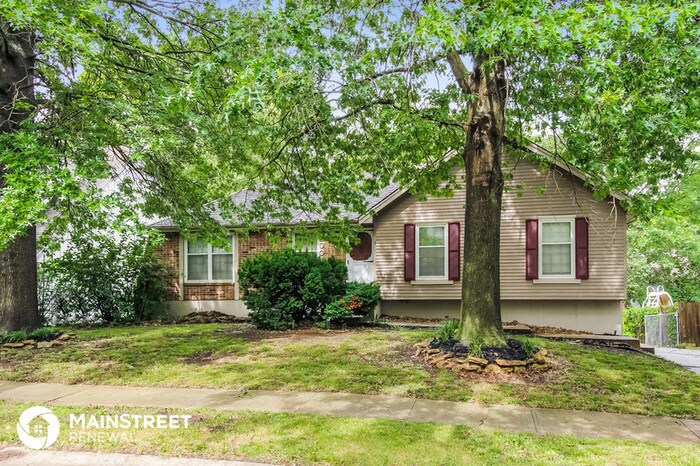 Primary Photo - 200 NE Keystone Dr