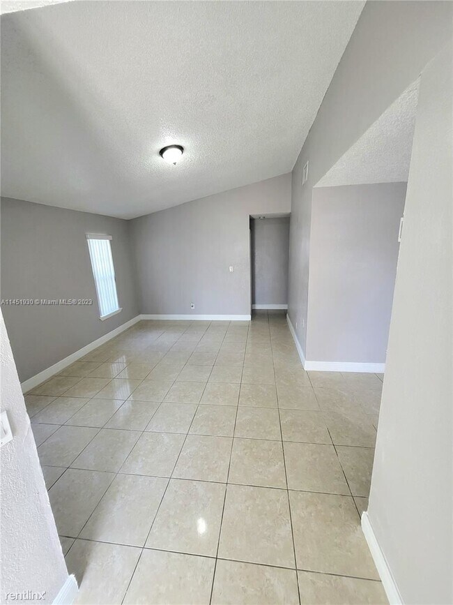 Foto del edificio - 3 br, 2 bath House - 2401 SW 87th Ter # 2401