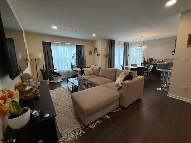 Foto del edificio - 101 Mountainside Dr