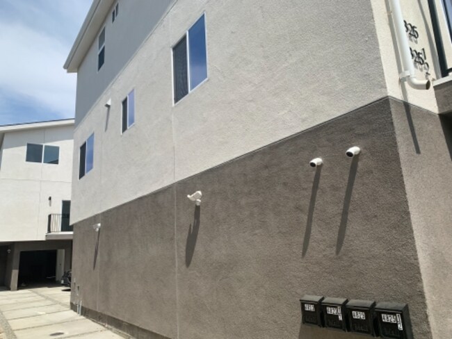 Foto del edificio - 4823 Riverton Ave