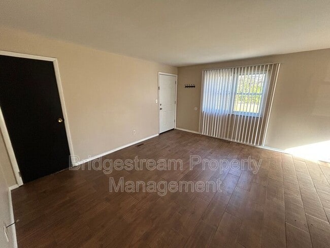 Building Photo - 1901 Hazel Ave