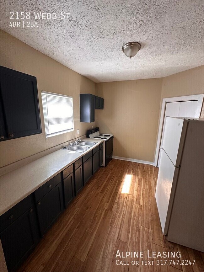 Foto del edificio - 2158 Webb St