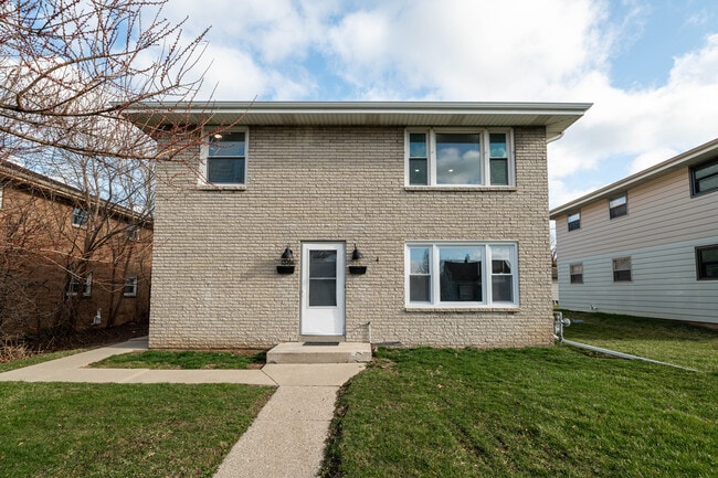 Building Photo - 3316 E Bottsford Ave