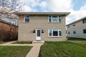 Building Photo - 3316 E Bottsford Ave