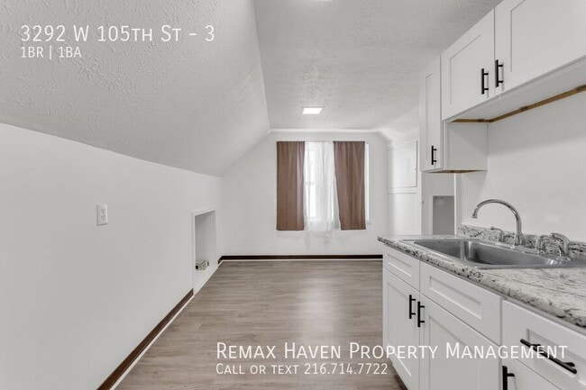Building Photo - 3292 W 105th St