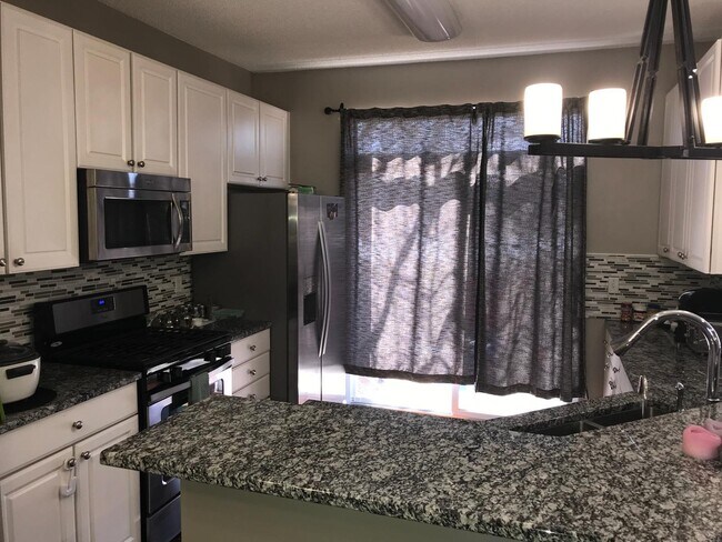 Kitchen - 2 - 17045 78th Plz N