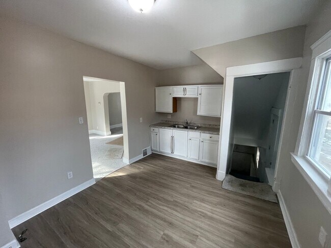 Building Photo - Section 8 & EDEN Accepted – Move-In Ready Comfort for Your Next Chapter in Cleveland!