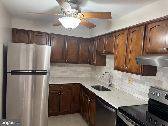 Foto del edificio - 315 Walnut Ct Way