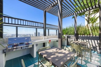 Building Photo - 11 NE 6th St