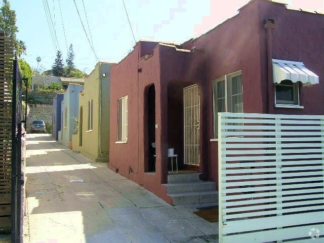 Building Photo - 944 Hyperion Ave