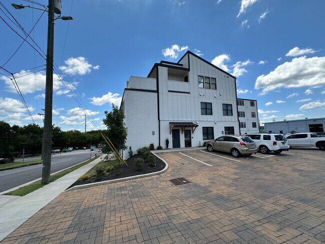 Foto del edificio - Beautiful Fully Furnished 1 Bed 1 Bath in ...