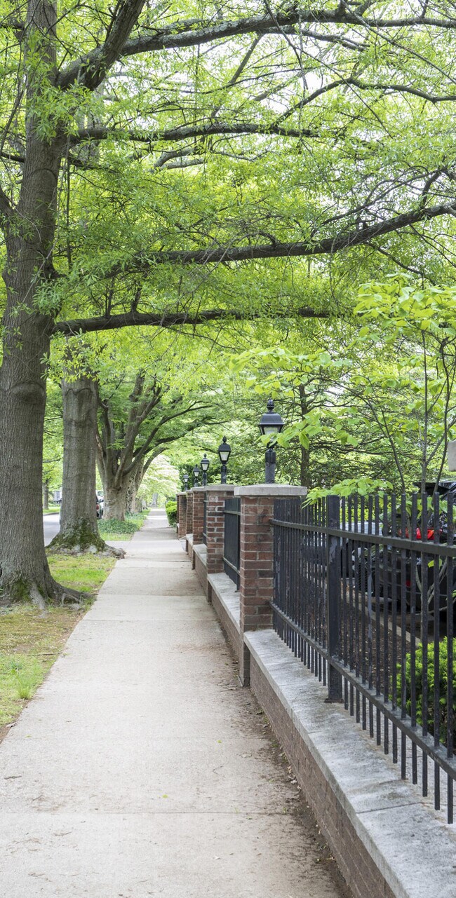 Foto del edificio - 101 S Hanover Ave