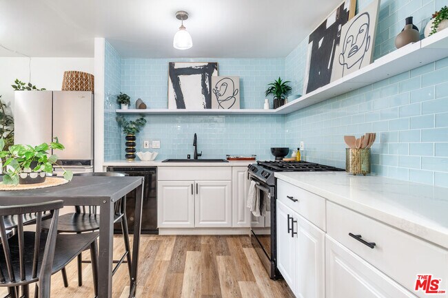 Foto del edificio - 9950 Durant Dr