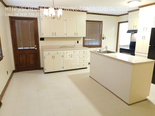 Building Photo - Incredible 5 Bedroom Lake Brandt Home!