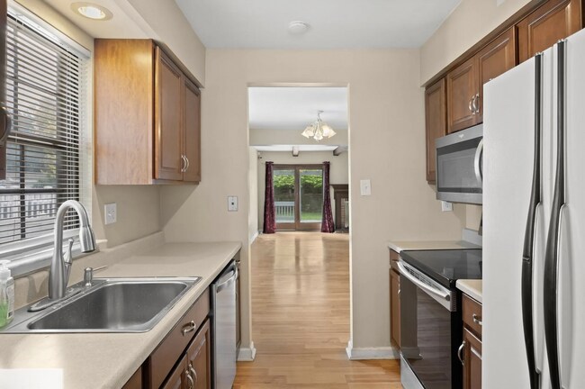 Building Photo - 88 Farnwood Rd