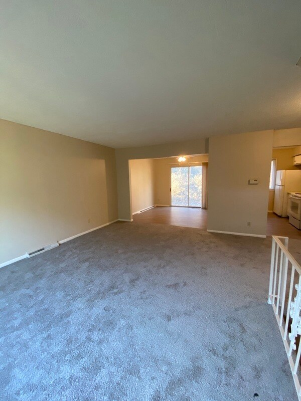 Building Photo - 2094 Highwood Ave E